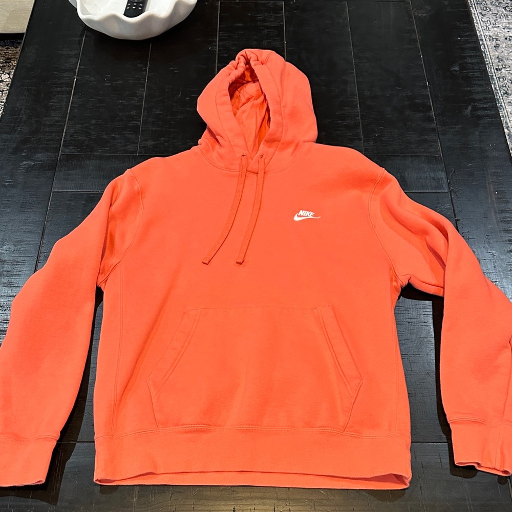 Like new. Never worn. No tags. Nike Men's coral Pullover Hoodie